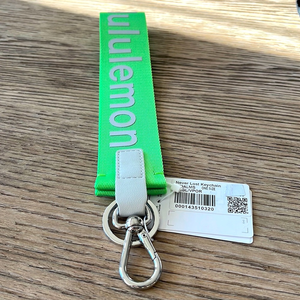 Lululemon Never Lost Keychain - pretty neon, “Scream Green”. LAST ONE